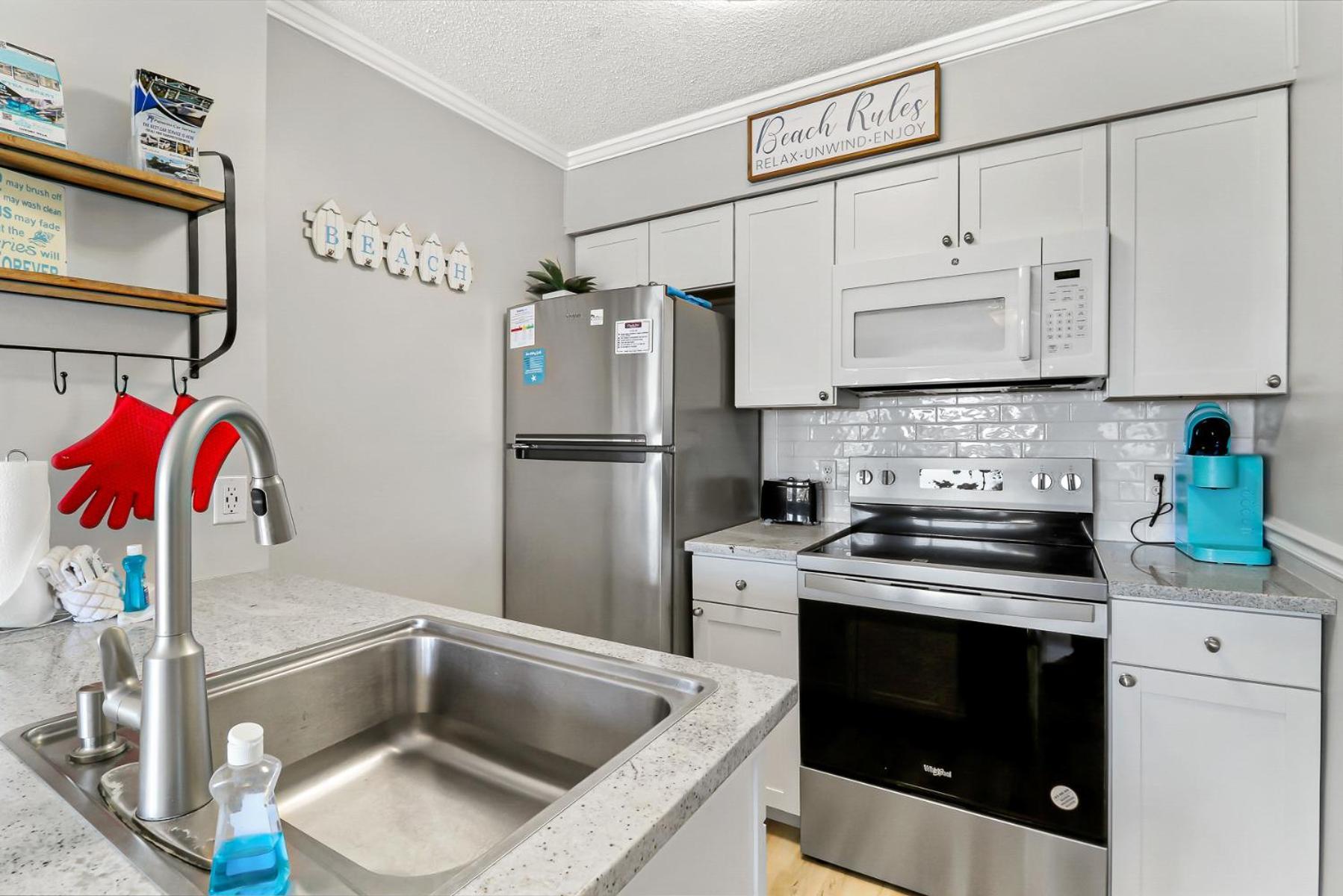 Ocean Dunes Villas #111, Beach Condo In Coligny Beach, 43 S Forest Beach Dr, Hilton Head Sc, Oceanfront Condo, Heated Pool, By Vacation Rental Hhi Hilton Head Island Exterior foto